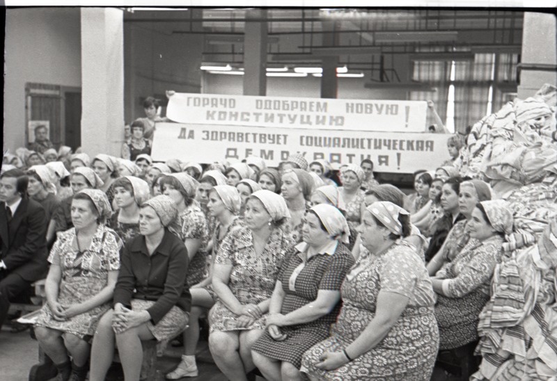 NSVL konstitutsiooni arutelu Kreenholmi manufaktuuri Georgi kudumisvabrikus
