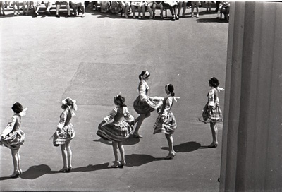 Rahvatantsuansambel Narva esinemas V.Gerassimovi nim kultuuripalee ees  similar photo