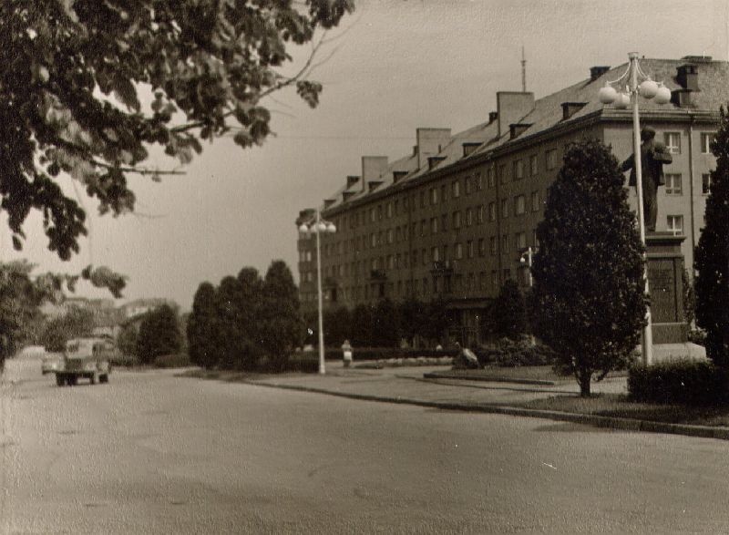 Lenini alley in Tallinn. Aleksander Nine