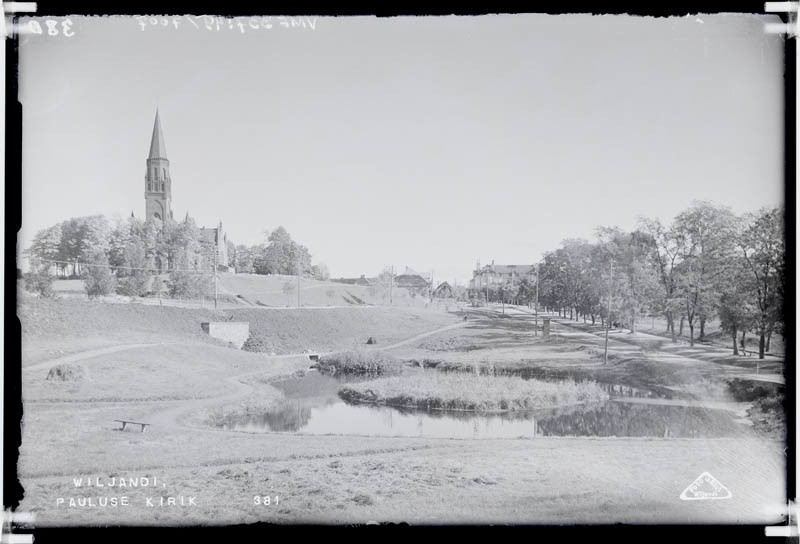 fotonegatiiv, Viljandi, Valuoja org, tiik, Vaksali tn, Pauluse kirik, u 1930