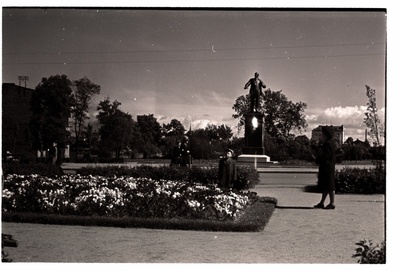 Tallinn, Lenini allee V.I. With Lenin's memorial pillar.  duplicate photo