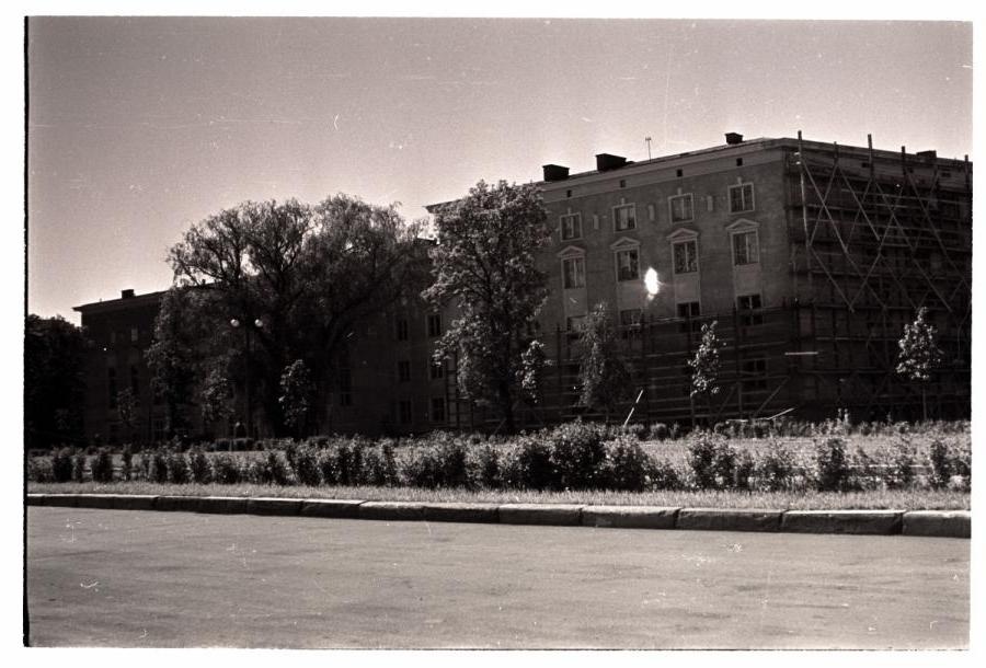 Tallinn, Lenini allee, behind the building of the Academy of Sciences.