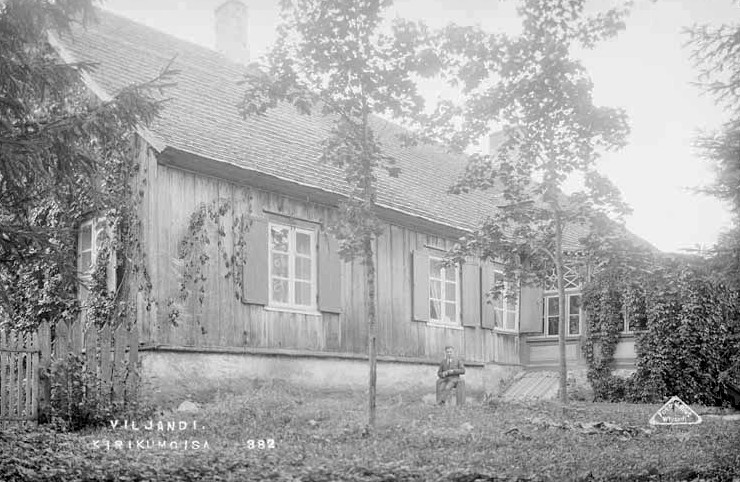 fotonegatiiv, Viljandi, Kiriku mõisa hoone (hoovist)