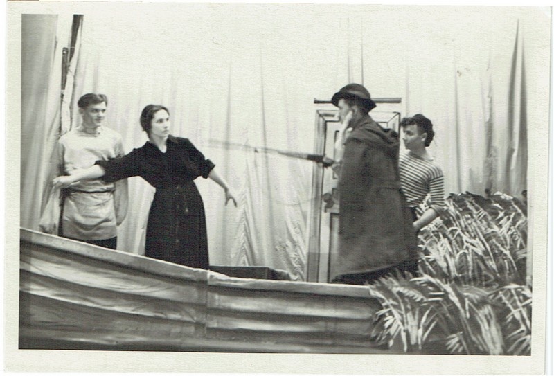 stseen etendusest Volga kalurinaine, Joala vabriku töötajad