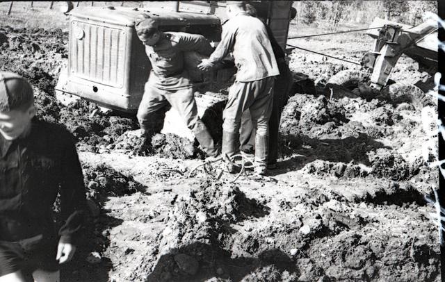 Kuressaare staadioni ehitus Weise heinamaal