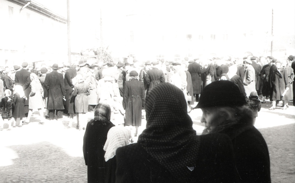 1956. aasta 1. mai miiting Kuressaare kesklinnas