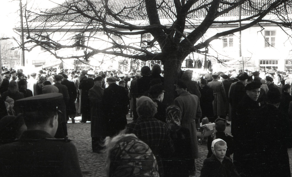 1956. aasta 1. mai miiting Kuressaare kesklinnas