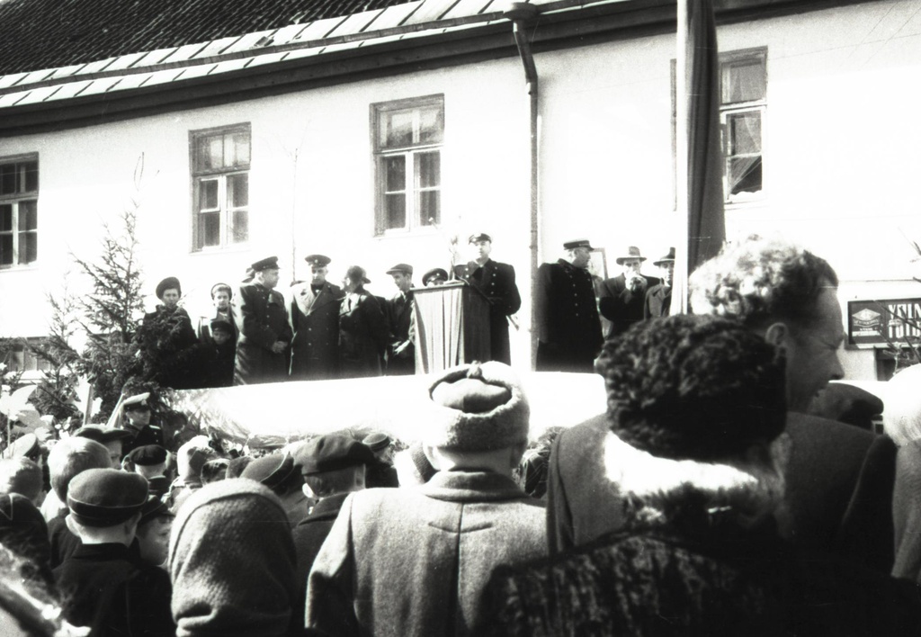 1956. aasta 1. mai miiting Kuressaare kesklinnas