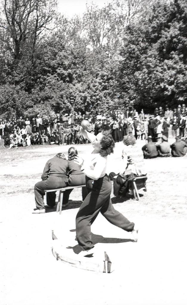 1955. aasta spartakiaad Lossihoovis: naiste kuulitõuge