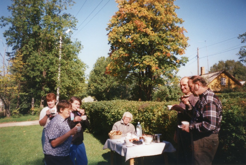 Iisaku muuseumi juurde kuuluva aida lammutamine