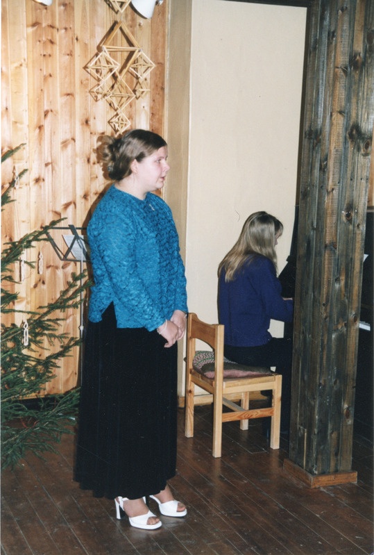 Iisaku muuseumis laste lauluvõistlus 18.12.1999, Külli Karask Iisakust