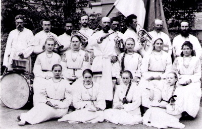 Iisaku laulukoori ja pasunakoori liikmed aastast 1896.a.  duplicate photo