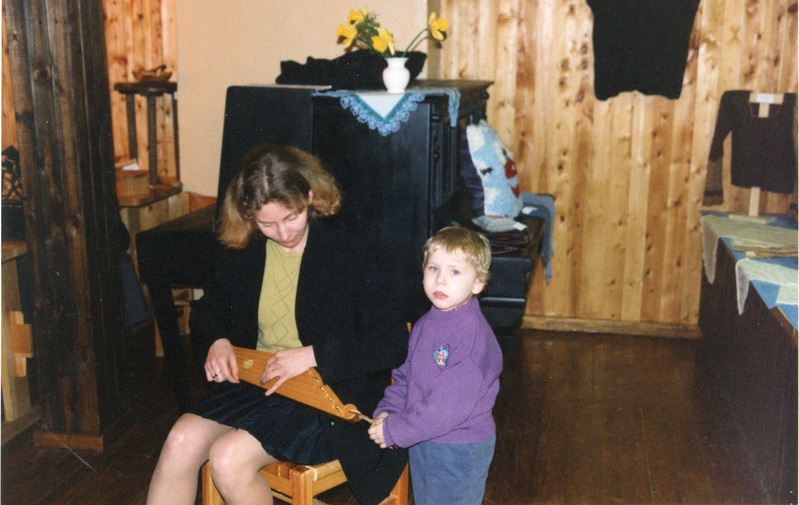 Esimese advendiküünla süütamine Iisaku muuseumis. Esineb Pille Nagel