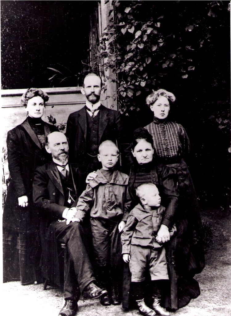 R. Th. Hansen ja tema perekond, Marta, Gertrud pojaga