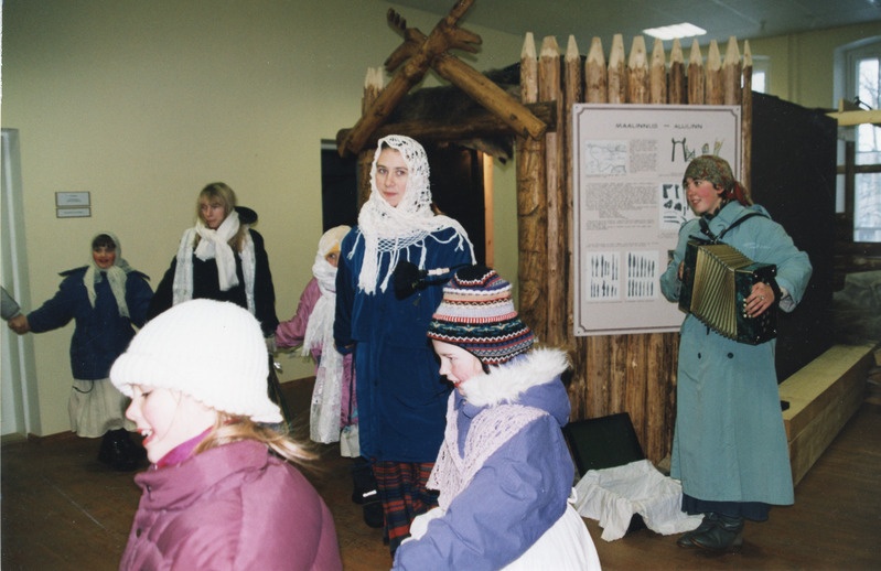 Kadrisandid Iisaku muuseumis 25.11.1999