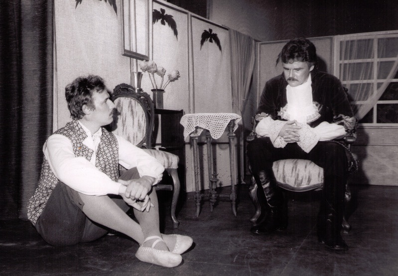 Lavastuse "Ebavõrdne abielu", tegelased Iisakus