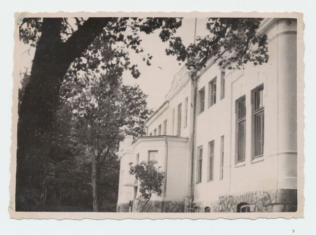 Front side of Tohisoo Manor approx. 1957