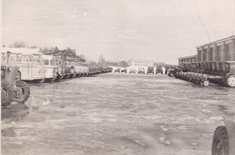 Masinate ülevaatus Iisaku sovhoosis.