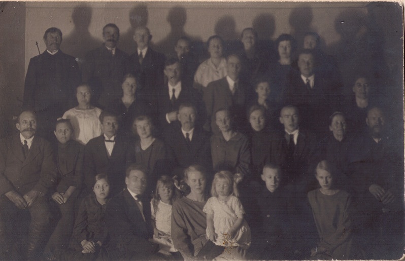 II reas paremal 3. ja 4 Villem Altoa abikaasaga