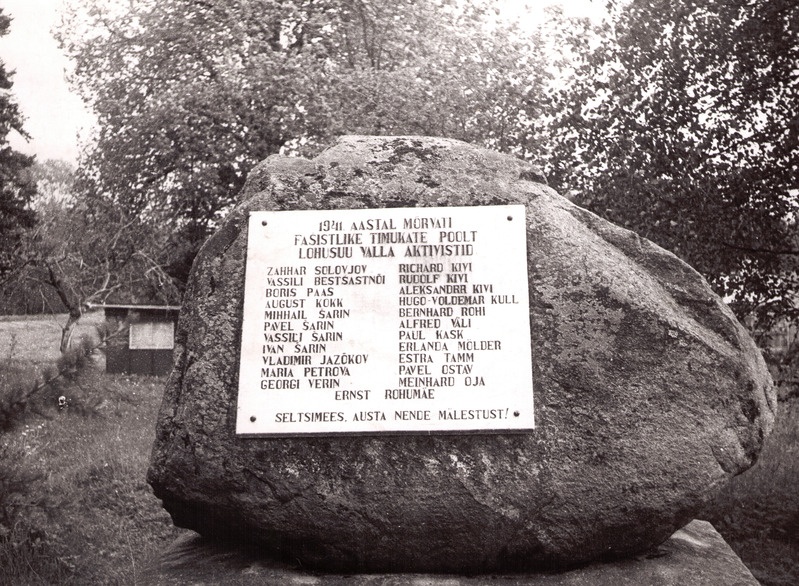 Ausammas, 1941. a mõrvati fašistlike timukate poolt Lohusuu valla aktivistid.