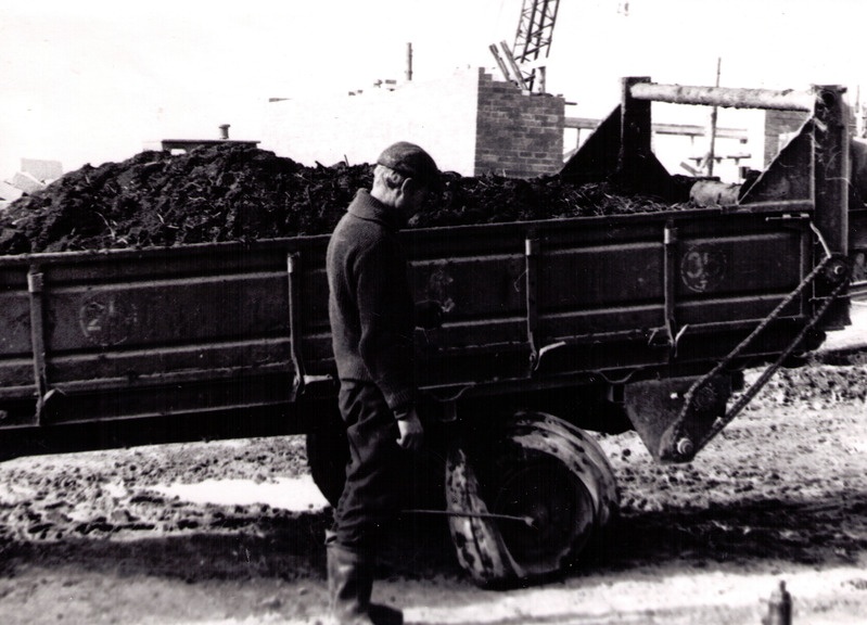 Traktori käru ratta vahetamine.