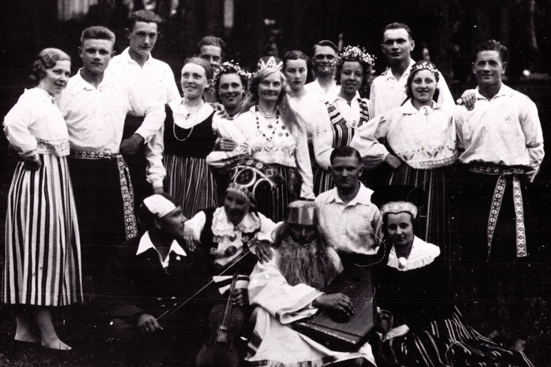 Iisaku rahvatantsutrupp 1937/38.a.