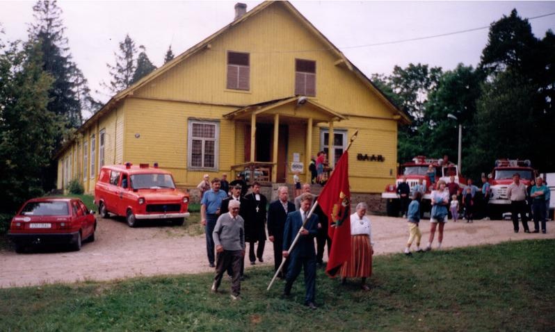 Iisaku Tuletõrje 65 aastapäev, rahvamaja juures.