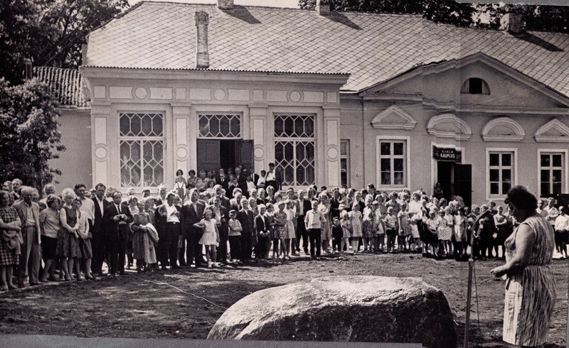 Fotoalbum. 25 aastat tagasi organiseeritud Kiikla esimene kolhoos.