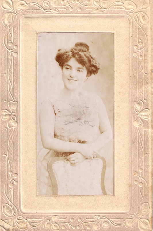 Noor daam toetub tooli leenile