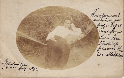 Mathilde ..., istub võrkkiigel, 1903. a  duplicate photo