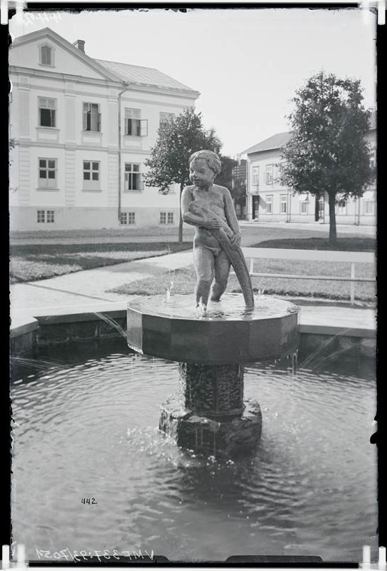 fotonegatiiv, Viljandi, Laidoneri plats, purskkaev
