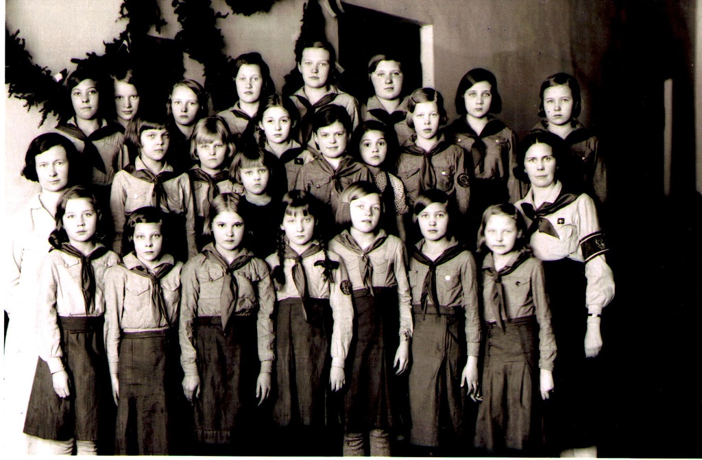Iisaku 6 klassilise kooli kodutütred