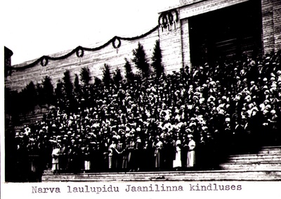 Fotoalbum. Narva laulupidu Jaanilinna kindluses 24.juunil 1924.a.  similar photo