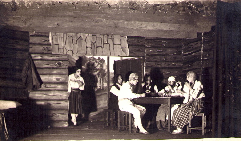 Toila näiteringi esituses "LIbahunt"