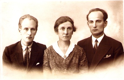 Villem, Gertruth (Hansen) ja Roberth Voore  duplicate photo