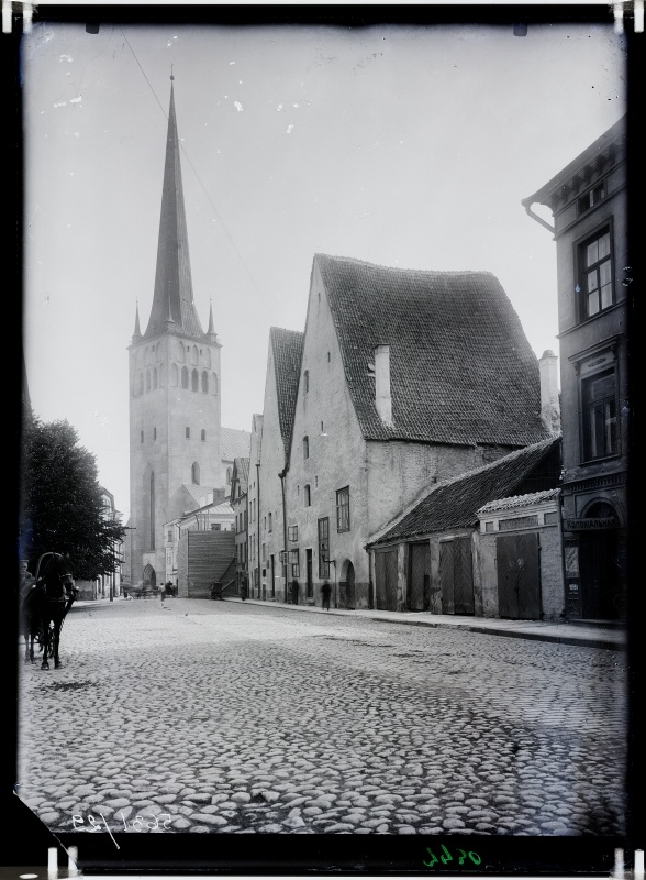 Oleviste Church, Buildings of Laia street no.40,42