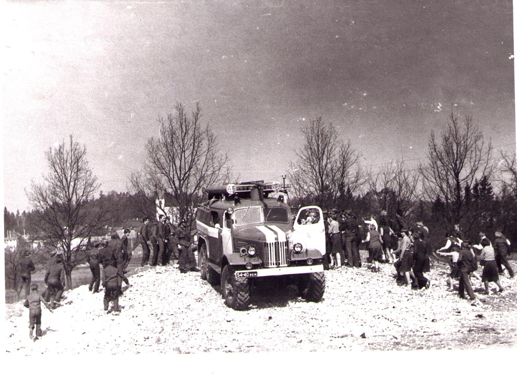 Tuletõrje demonstratsioon Iisaku Keskkooli õpilastele, mai 1980
