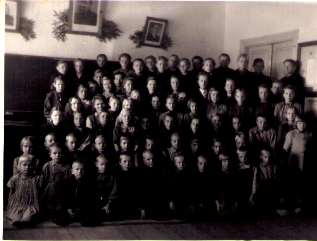 Jõuga kooli õpilased-õpetajad