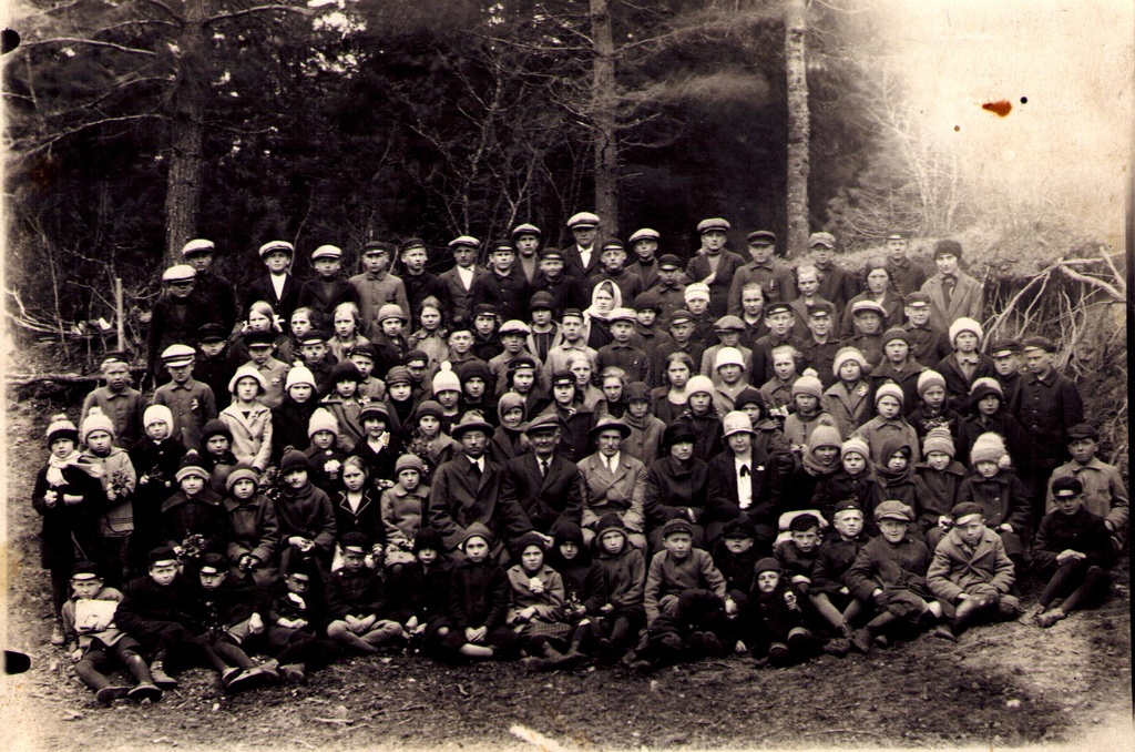 Iisaku algkooli õpilased ja õpetajad 1928. a