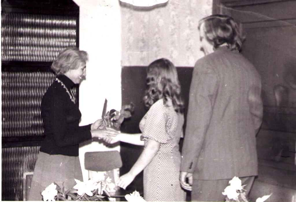 Vastsündinute vanematele sünnitunnistuse pidulik kätte andmine Iisaku külanõukogus.