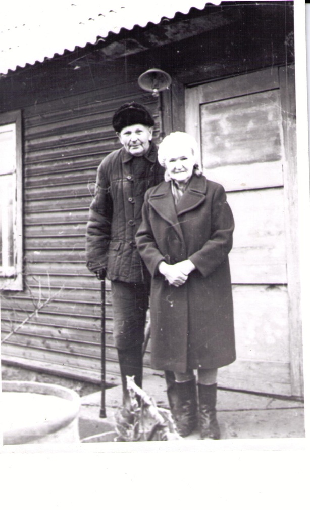 August ja Annette Martin, kodu trepil Utrias 1974.a