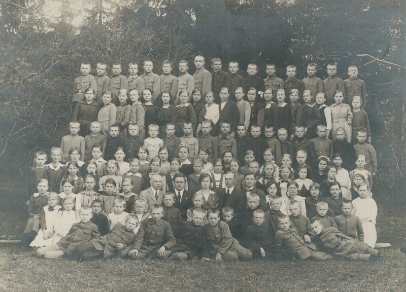 Iisaku kooli õpilased ja õpetajad 1919/20