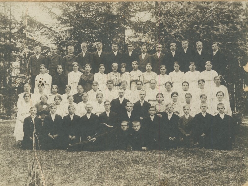 Leeripilt ca 1920. a, fotol Intelmann ja Sandberg