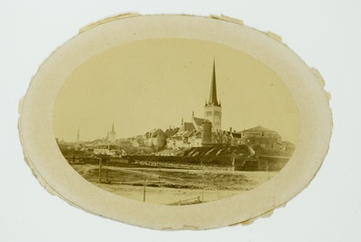 View of the city with the Great and Small Coast Gate, near Paksu Margareeta. In Üaremal Paks Margareeta with the Great Beach Gate, the towers Stalting and Hattorp; the church of Oleviste; the towers of Niguliste and Raekoja on the left. At the forefront of Horn Bastion ("Estonian Bastion").  duplicate photo