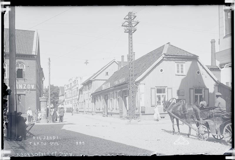 fotonegatiiv, Viljandi, Tartu tn vaade Lossi tn ristmikul, u 1925