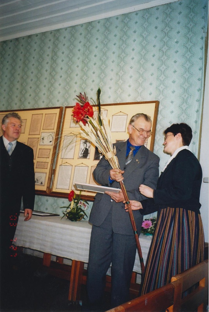2003. a. C. R. Jakobsoni stipendiumi kätteandmine Kurgjal.