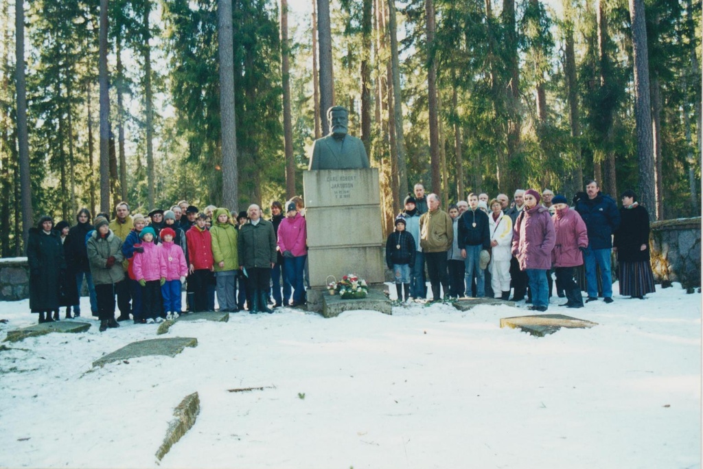 Jüri Kuuma raamatu "Carl Robert Jakobson - talurahva õpetaja ja põllumees" esitlus Kurgjal C. R. Jakobsoni surma-aastapäeval 2002. a.