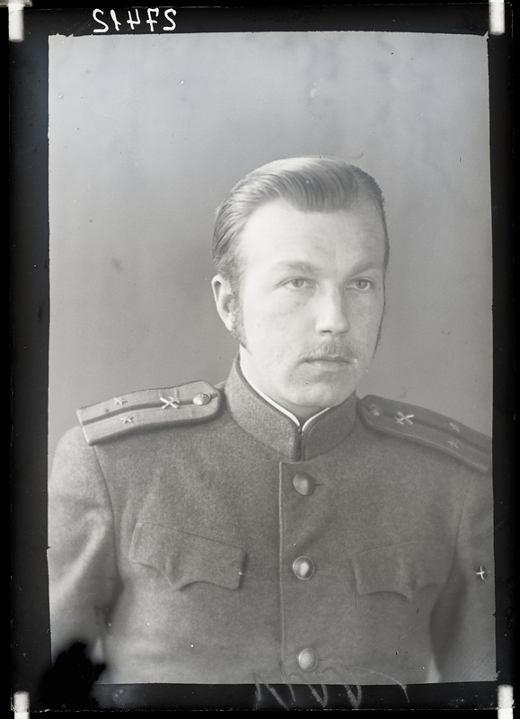 Arnold Valter, Adolfi poeg(sünd. 22.06.1919). Narva brigaadi salga komandör, leitnant.