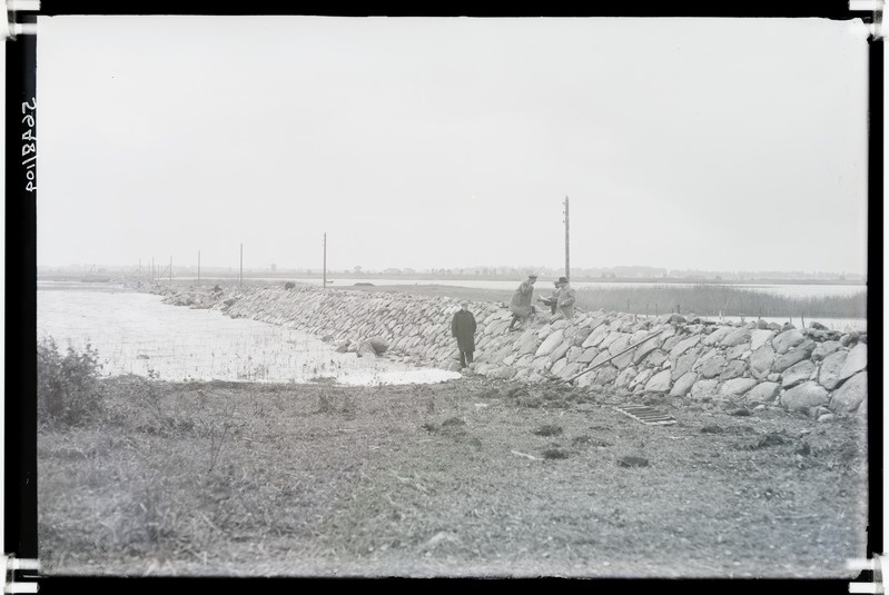 Raudteetamm Hanila - Virtsu vahel läbi merelahe (Laelatu laht). Rapla-Virtsu raudtee.