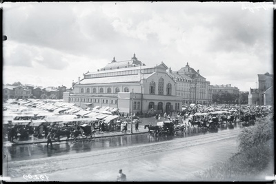 Vaade Uuele turule, esiplaanil turuhoone, tagaplaanil Estonia teater, Reaalkooli hoone ja Saksa teatri hoone (Draamateater).  duplicate photo